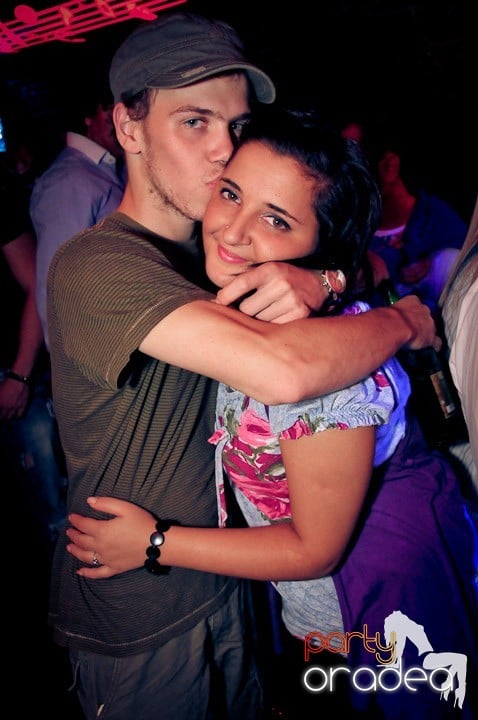 Joi petrece toată lumea în Esacpe!, 