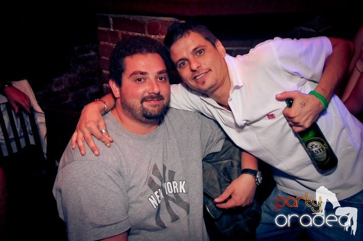 Joi petrece toată lumea în Esacpe!, 