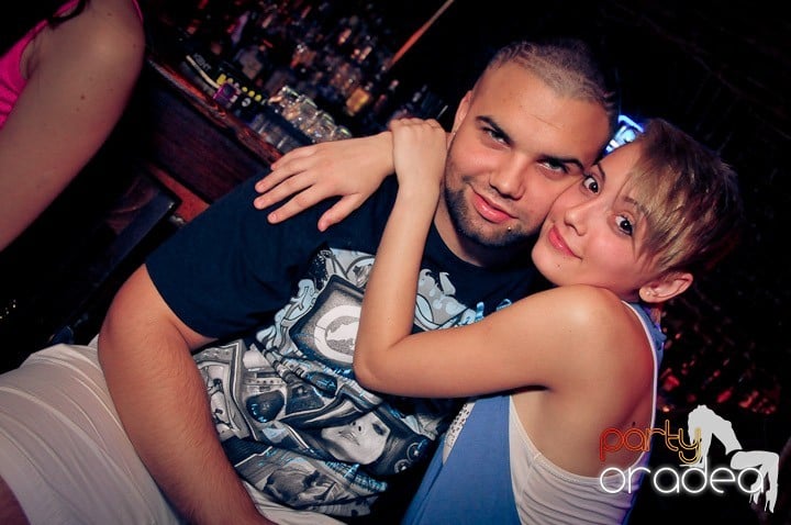 Joi petrece toată lumea în Esacpe!, 