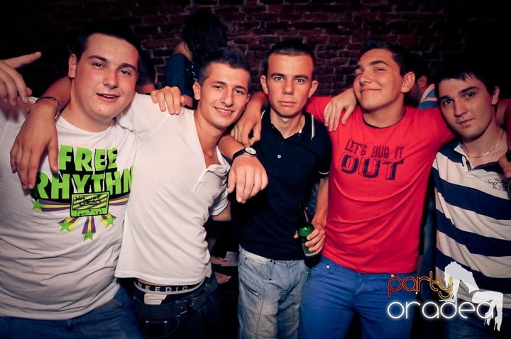 Joi petrece toată lumea în Esacpe!, 