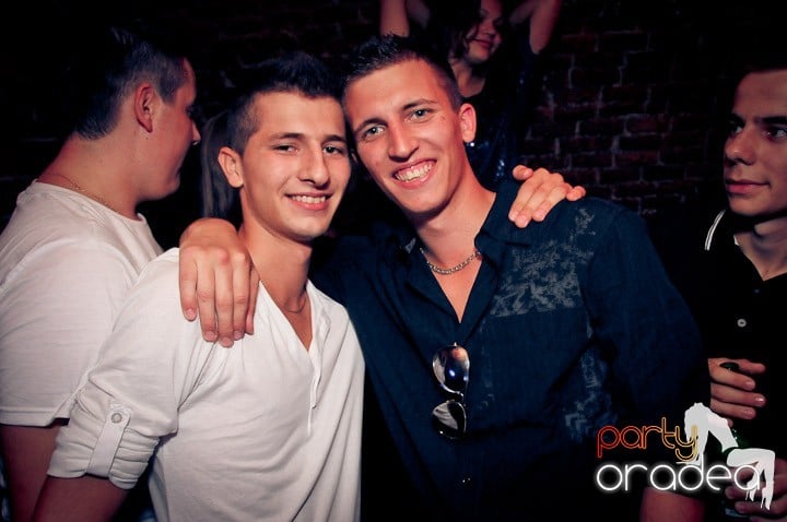 Joi petrece toată lumea în Esacpe!, 