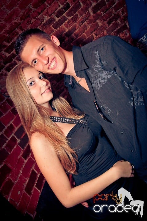 Joi petrece toată lumea în Esacpe!, 