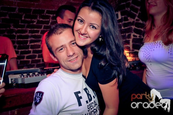 Joi petrece toată lumea în Esacpe!, 