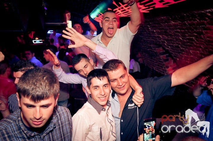 Joi petrece toată lumea în Esacpe!, 