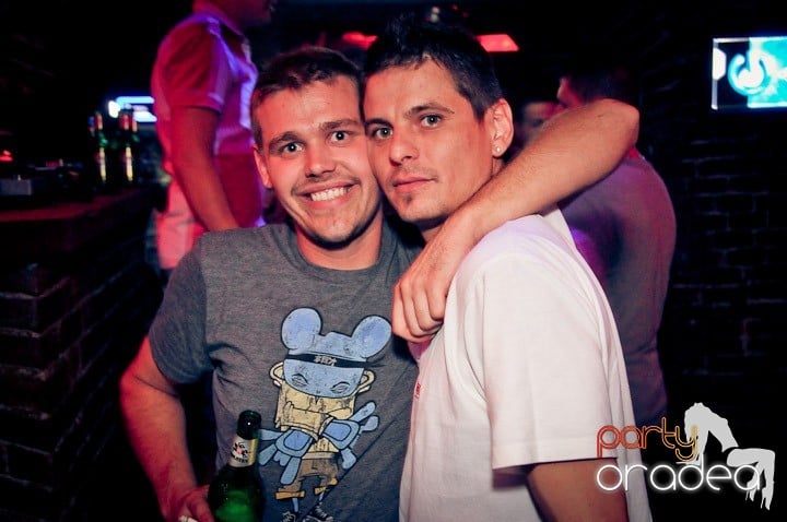 Joi petrece toată lumea în Esacpe!, 