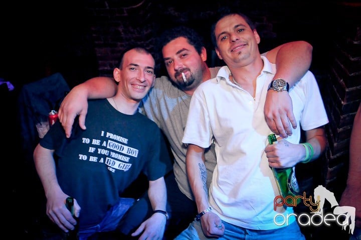 Joi petrece toată lumea în Esacpe!, 