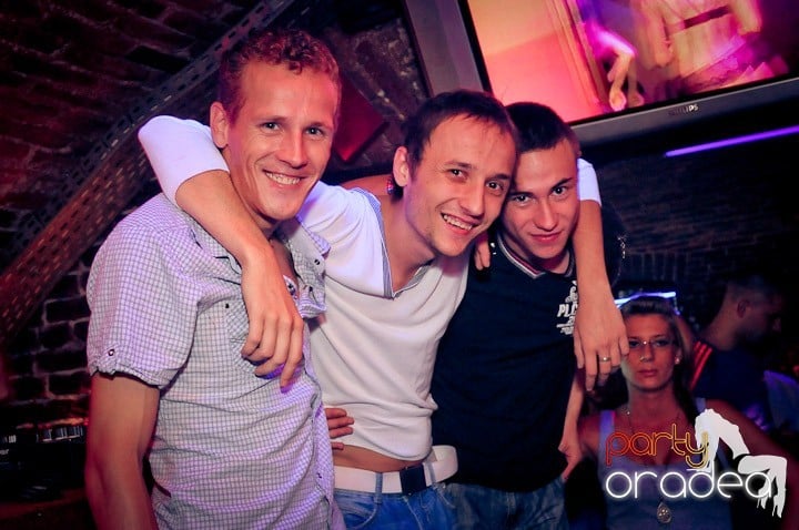 Joi petrece toată lumea în Esacpe!, 