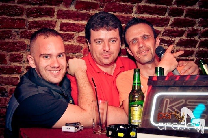 Joi petrece toată lumea în Esacpe!, 