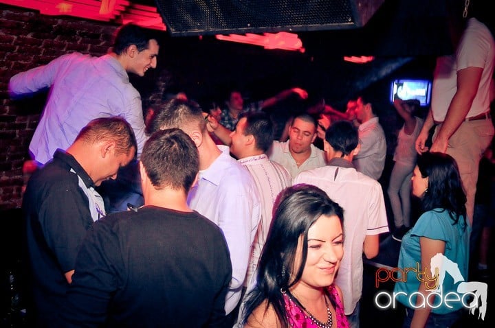 Joi petrece toată lumea în Esacpe!, 