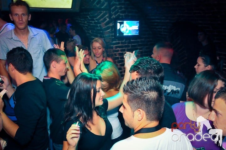 Joi petrece toată lumea în Esacpe!, 