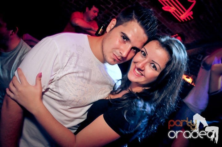 Joi petrece toată lumea în Esacpe!, 