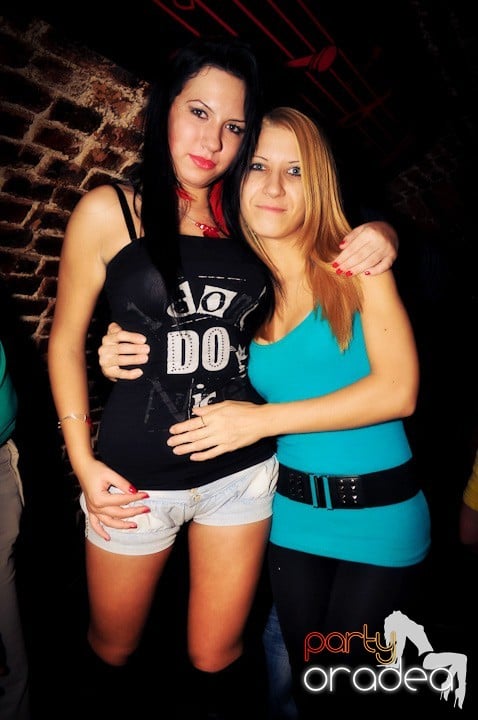 Joi seara e distracţie în Escape, 