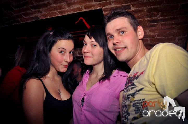 Joi seara e distracţie în Escape, 