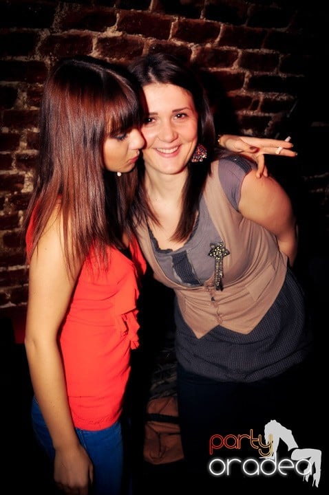 Joi seara e distracţie în Escape, 