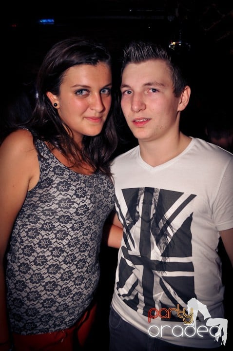 Joi seara e distracţie în Escape, 