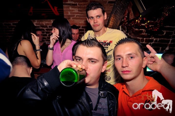 Joi seara e distracţie în Escape, 