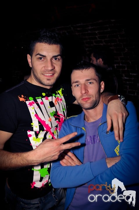 Joi seara e distracţie în Escape, 