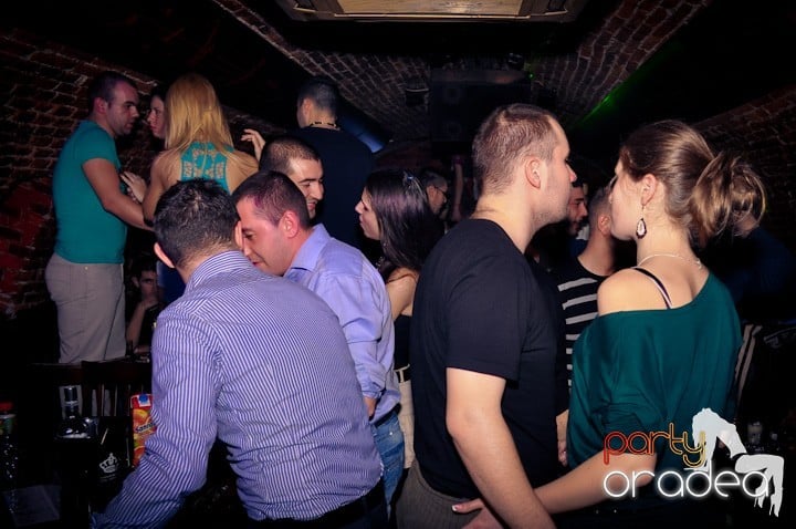 Joi seara e distracţie în Escape, 