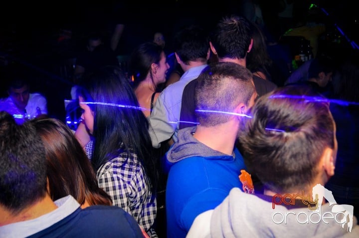 Joi seara e distracţie în Escape,