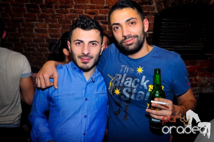 Joi seara e distracţie în Escape,