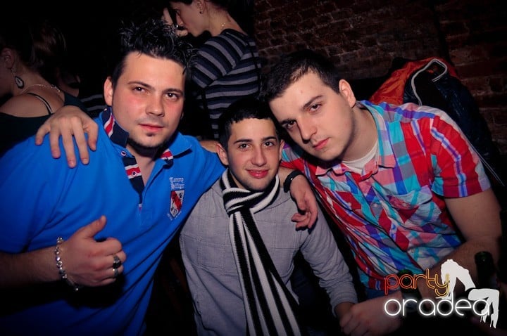 Joi seara e distracţie în Escape, 