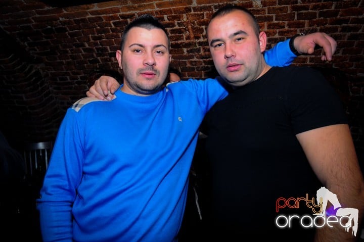Joi seara e distracţie în Escape,