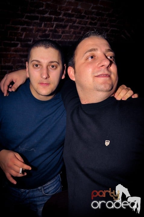 Joi seara e distracţie în Escape, 