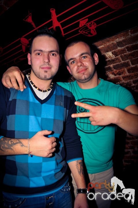 Joi seara e distracţie în Escape, 