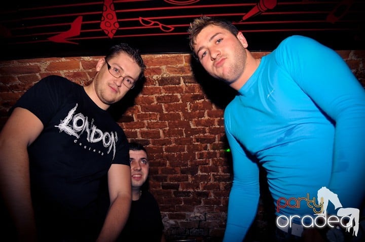 Joi seara e distracţie în Escape, 