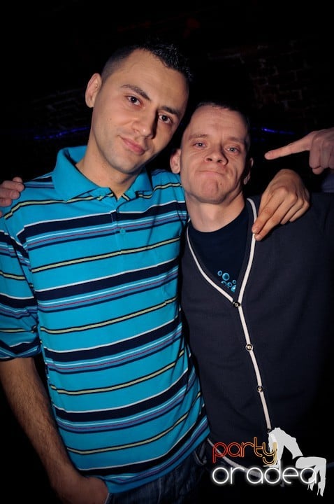 Joi seara e distracţie în Escape, 