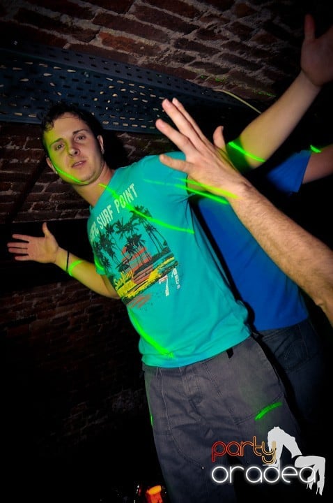 Joi seara e distracţie în Escape, 