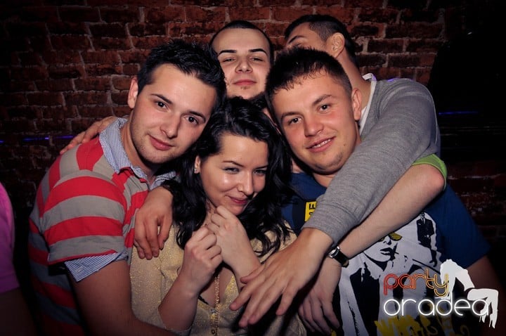 Joi seara e distracţie în Escape, 