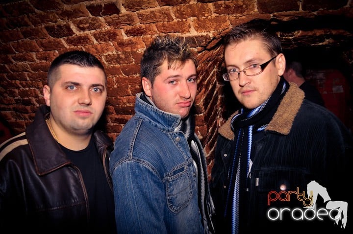 Joi seara e distracţie în Escape, 