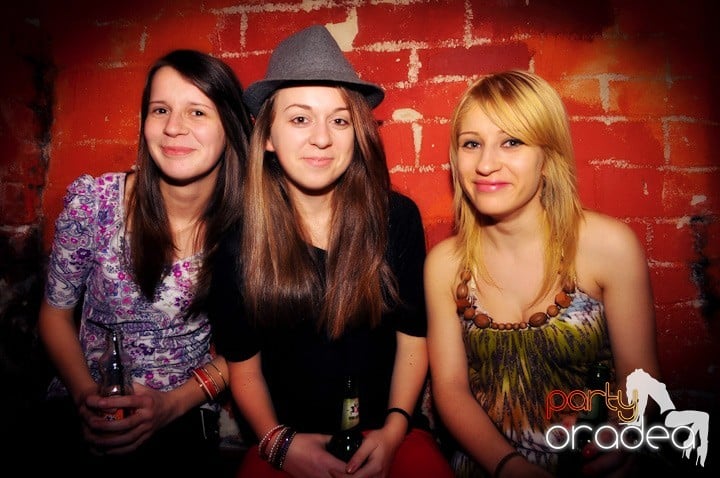 Joi seara e distracţie în Escape, 