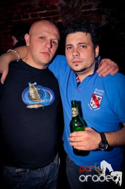 Joi seara e distracţie în Escape, 