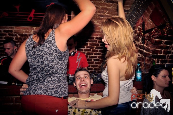 Joi seara e distracţie în Escape, 