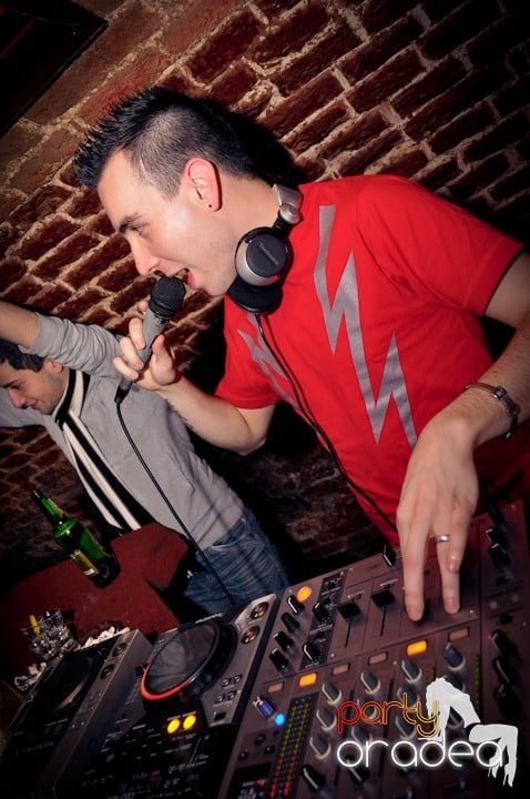 Joi seara e distracţie în Escape, 