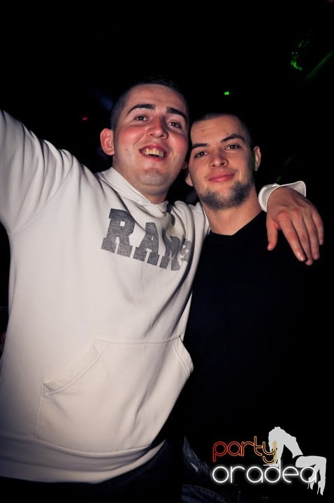 Joi seara e distracţie în Escape, 