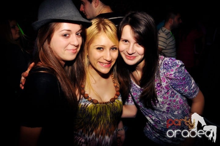 Joi seara e distracţie în Escape, 