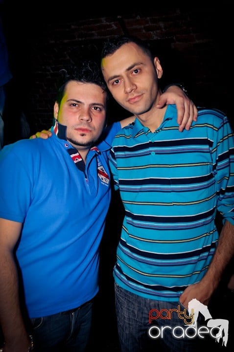 Joi seara e distracţie în Escape, 