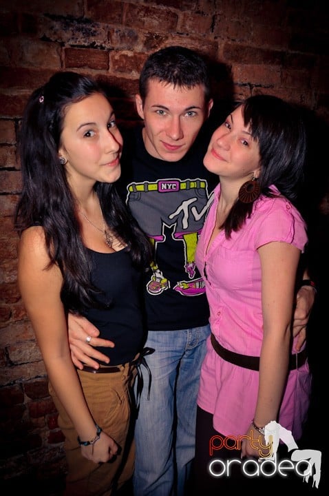 Joi seara e distracţie în Escape, 