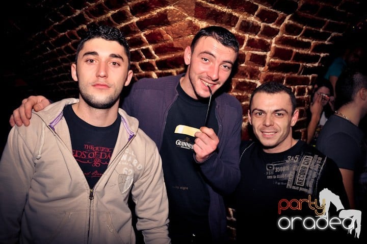 Joi seara e distracţie în Escape, 