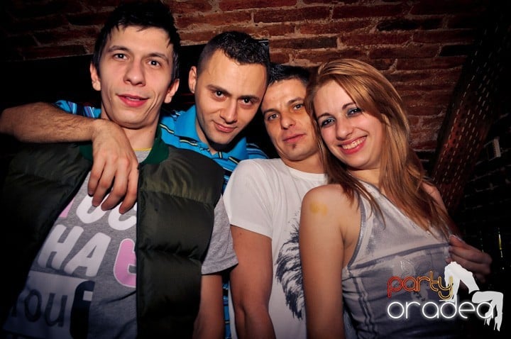 Joi seara e distracţie în Escape, 