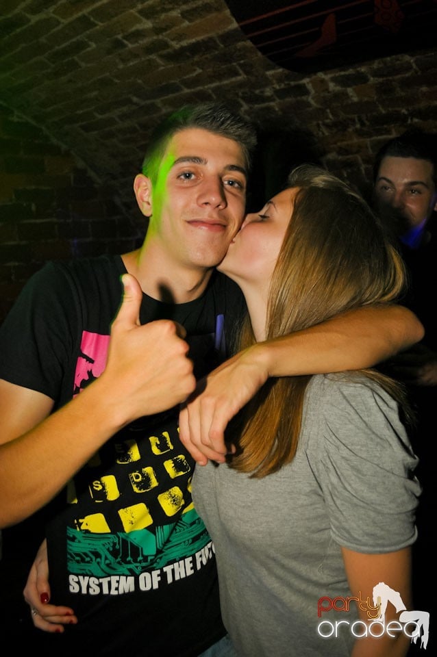 Joi seara e Holsten Party în Club Escape, 