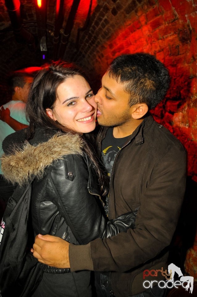 Joi seara e Holsten Party în Club Escape, 