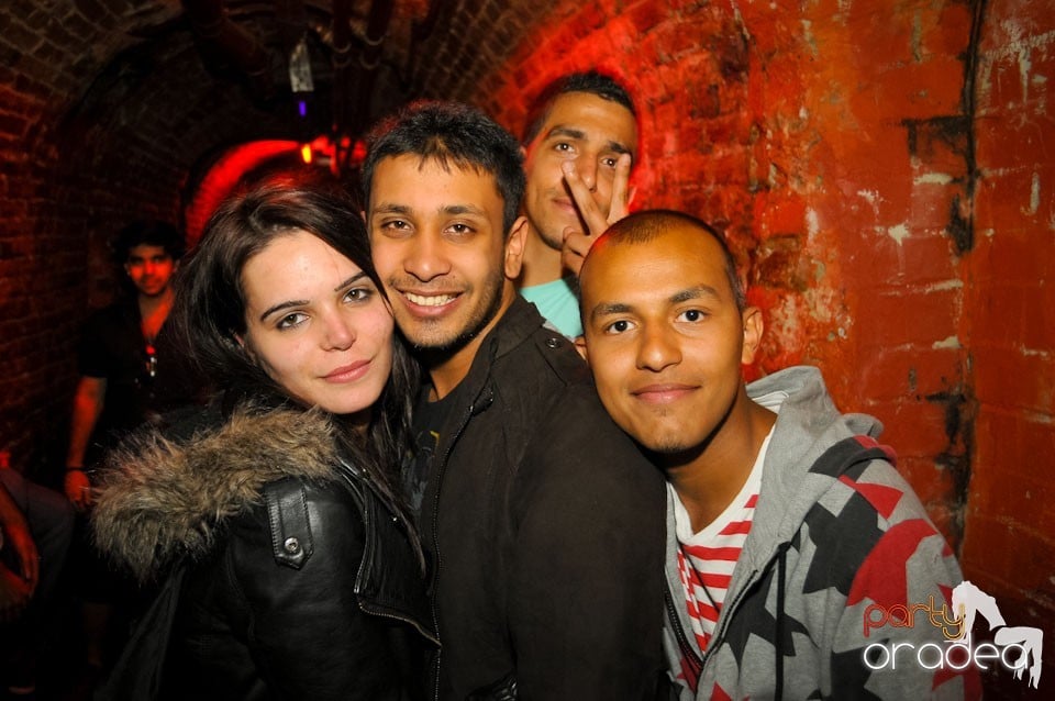 Joi seara e Holsten Party în Club Escape, 