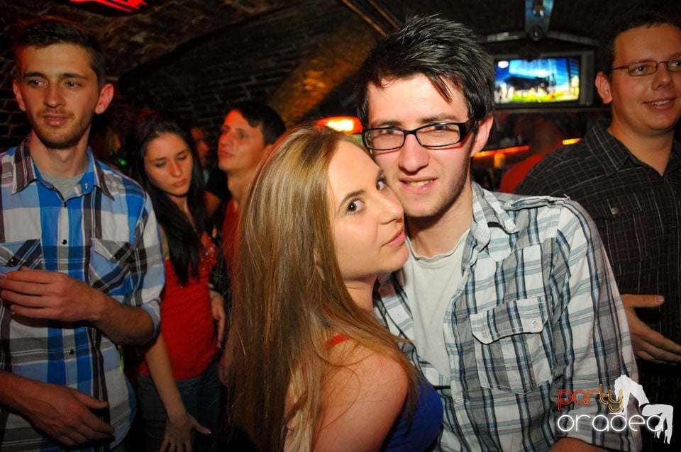 Joi seara e Holsten Party în Club Escape, 