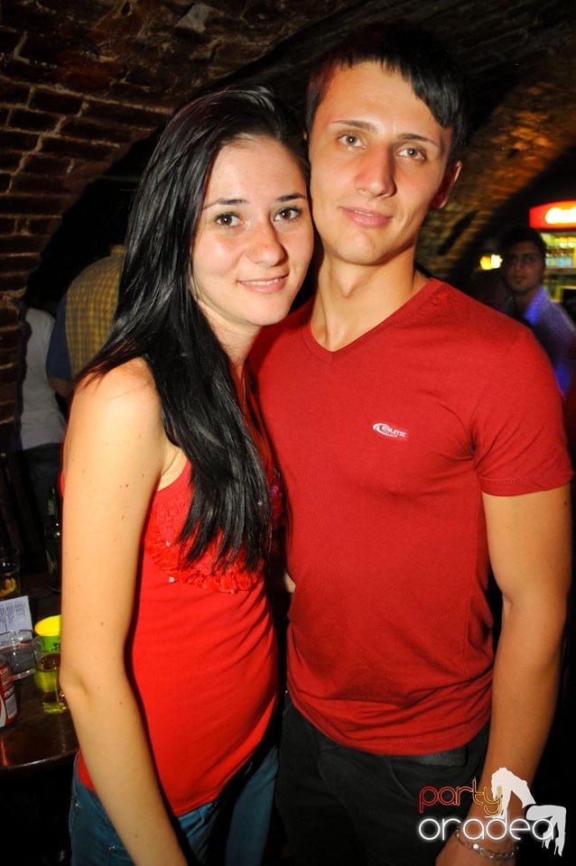 Joi seara e Holsten Party în Club Escape, 