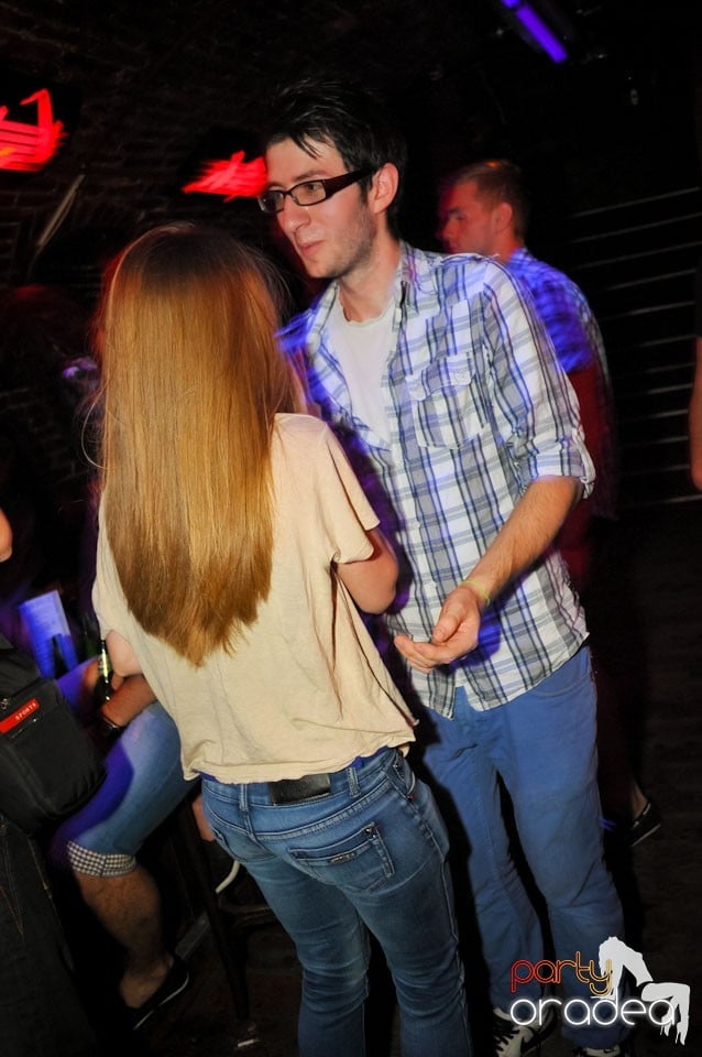 Joi seara e Holsten Party în Club Escape, 