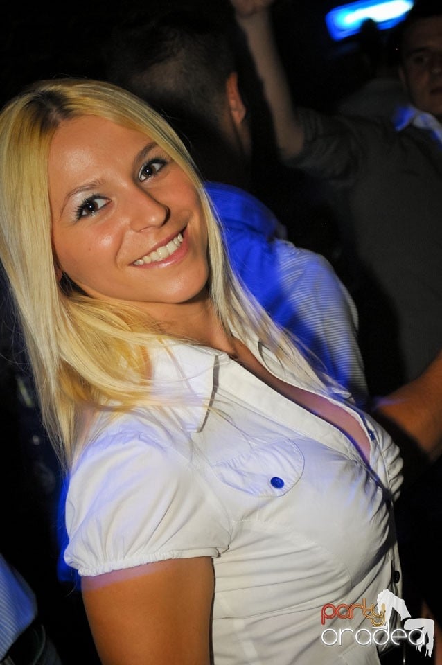 Joi seara e Holsten Party în Club Escape, 